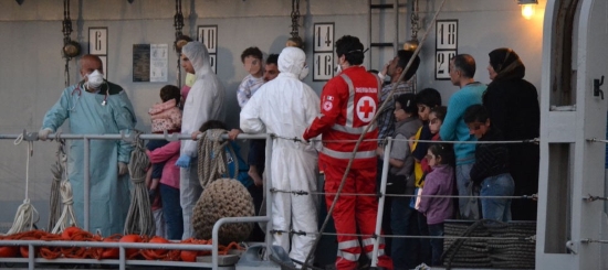 Migranti soccorsi a bordo di una nave
