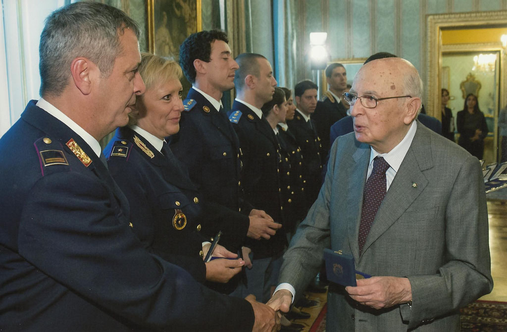 L'incontro al Quirinale tra il presidente della Repubblica Giorgio Napolitano, il vice capo vicario della Polizia Alessandro Marangoni ed una rappresentanza di poliziotti per il 161° anniversario della fondazione della Polizia