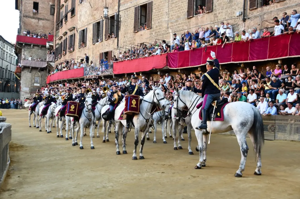 La fanfara a cavallo della Polizia al Palio di Siena di luglio 2022