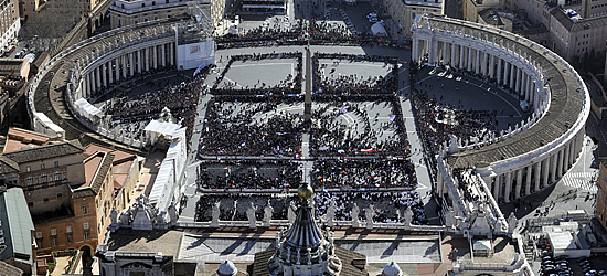 Piazza S. Pietro vista dall'elicottero della polizia