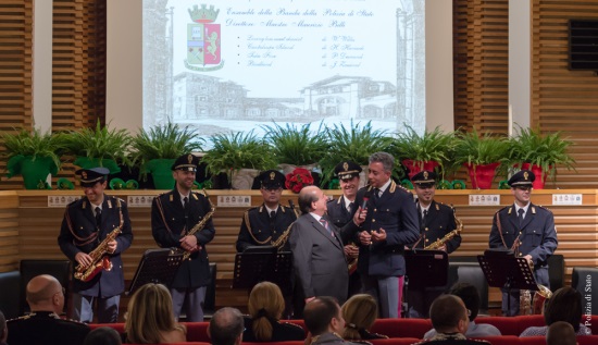 esibizione banda polizia e Giancarlo Magalli