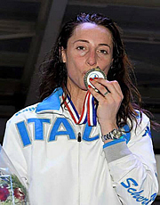 Elisa Di Francisca sul podio della Coppa del mondo