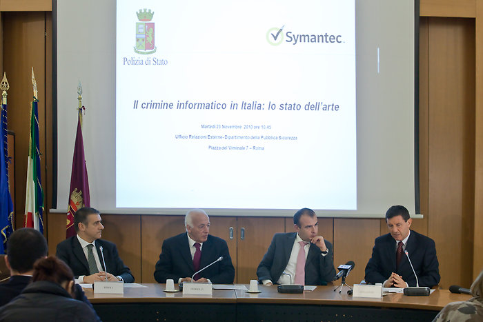 Momento della conferenza stampa sull'accordo tra Polizia e Symantec