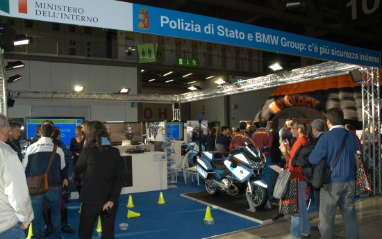 polizia stradale all'eicma milano