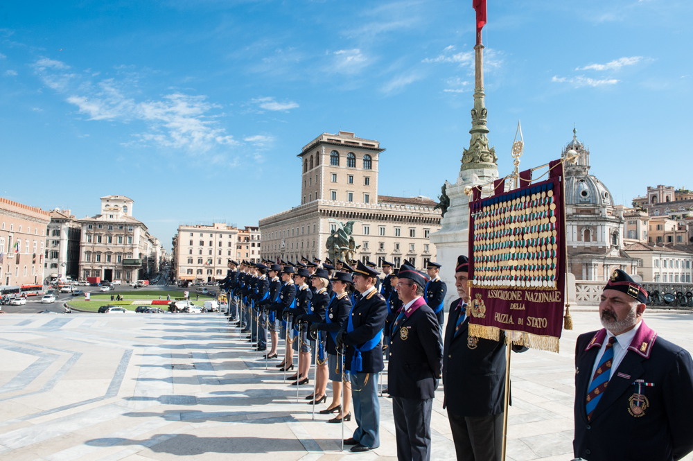 La cerimonia all'Altare della Patria per l'insediamento del capo della Polizia Alessandro Pansa